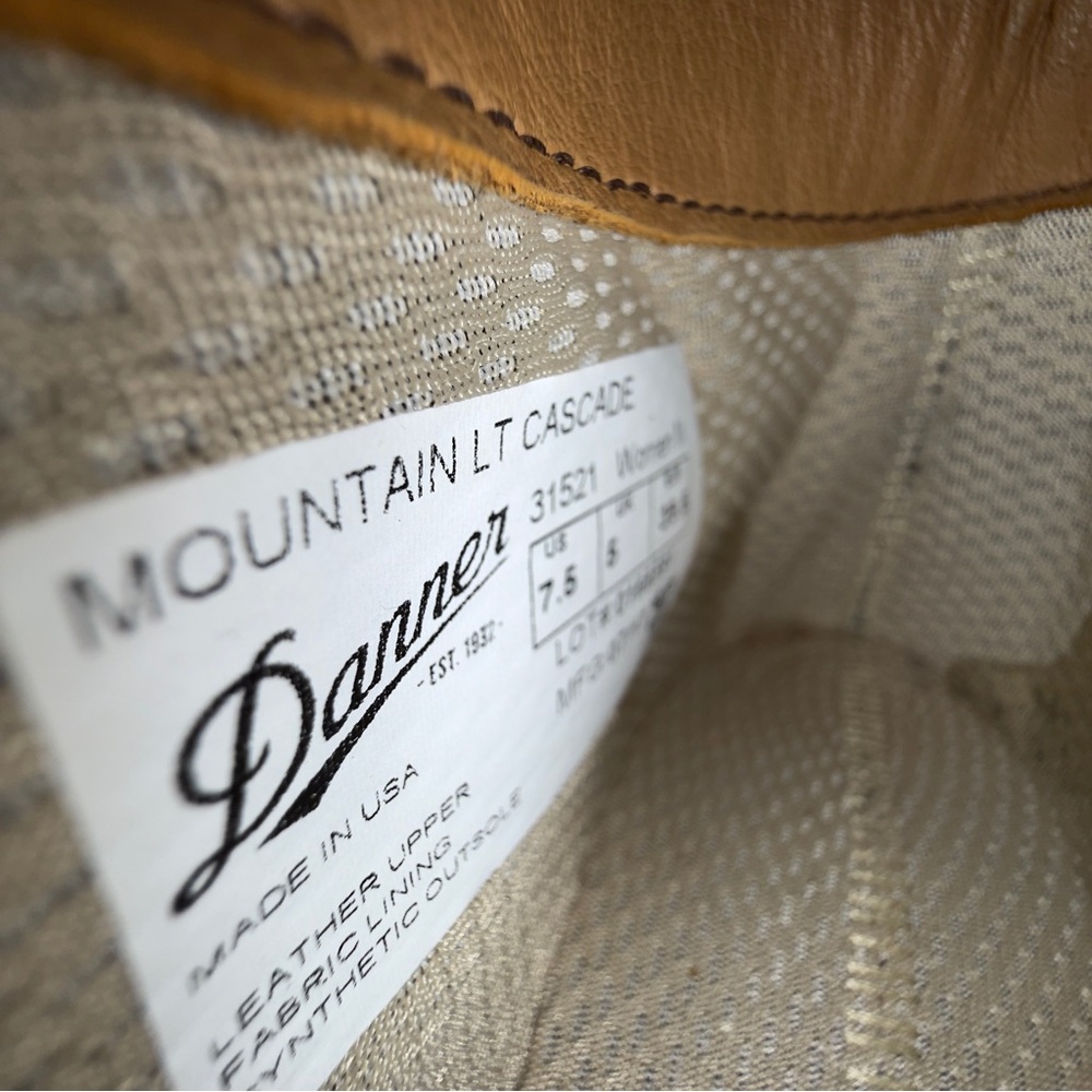 Danner Mountain Light Cascade Boots Women’s 7.5 | Made in USA | Vibram Sole - Picture 6 of 7